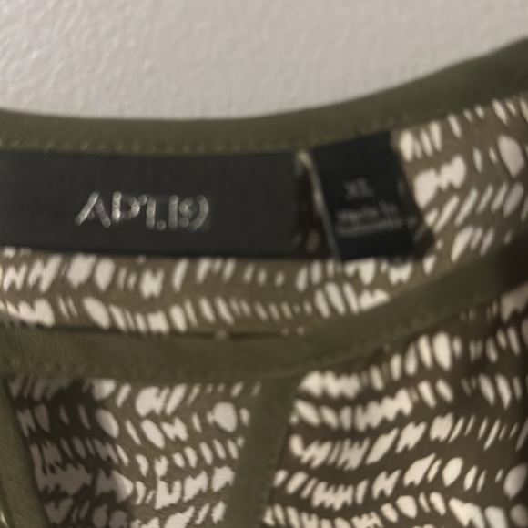 Apt 9 Stylish Olive Green and White Women's Top Size XL - Picture 3 of 4